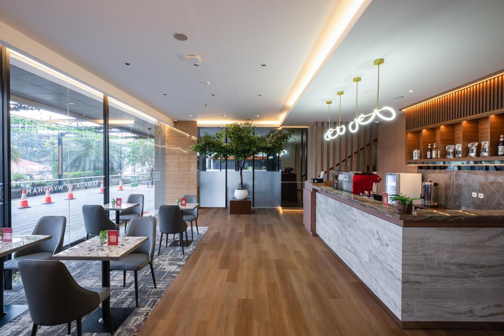 Ramada By Wyndham Serpong Exterior foto